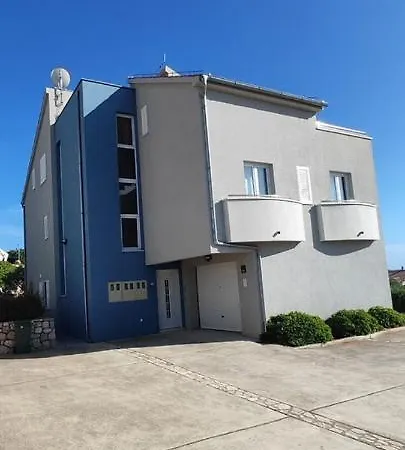 Lora Guest house *
