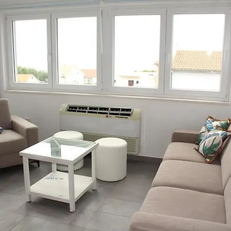 Lora Guest house *